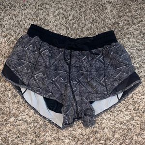 Lululemon Hotty Hot Shorts 2.5